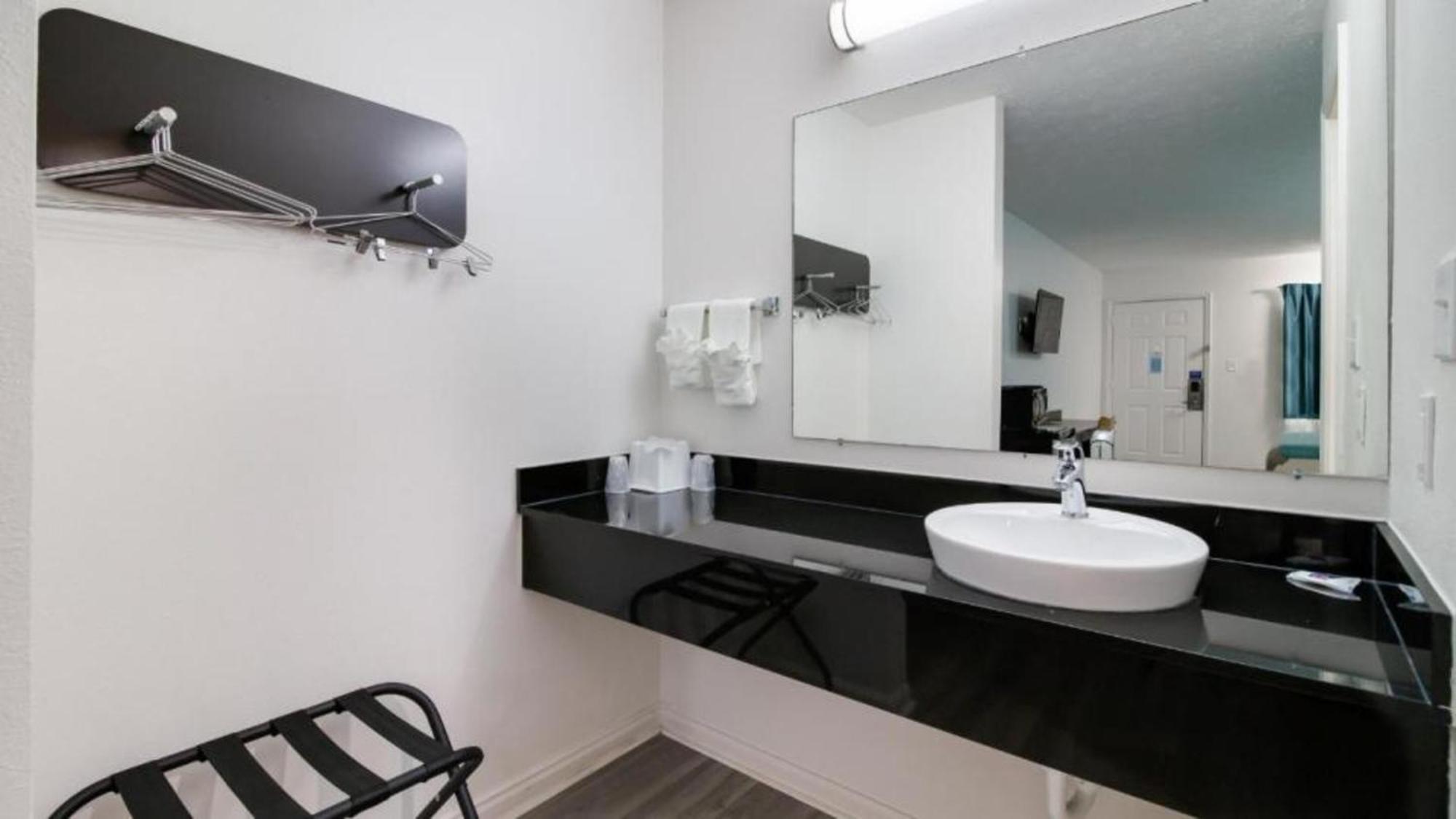 Motel 6-Metropolis, Il Eksteriør bilde